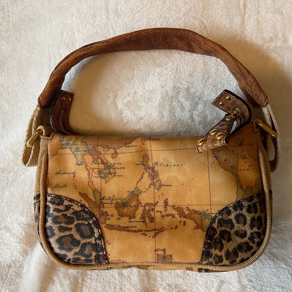 Alviero Martini ITALIAN Luxury Brand, Medium size MAP purse with African Theme